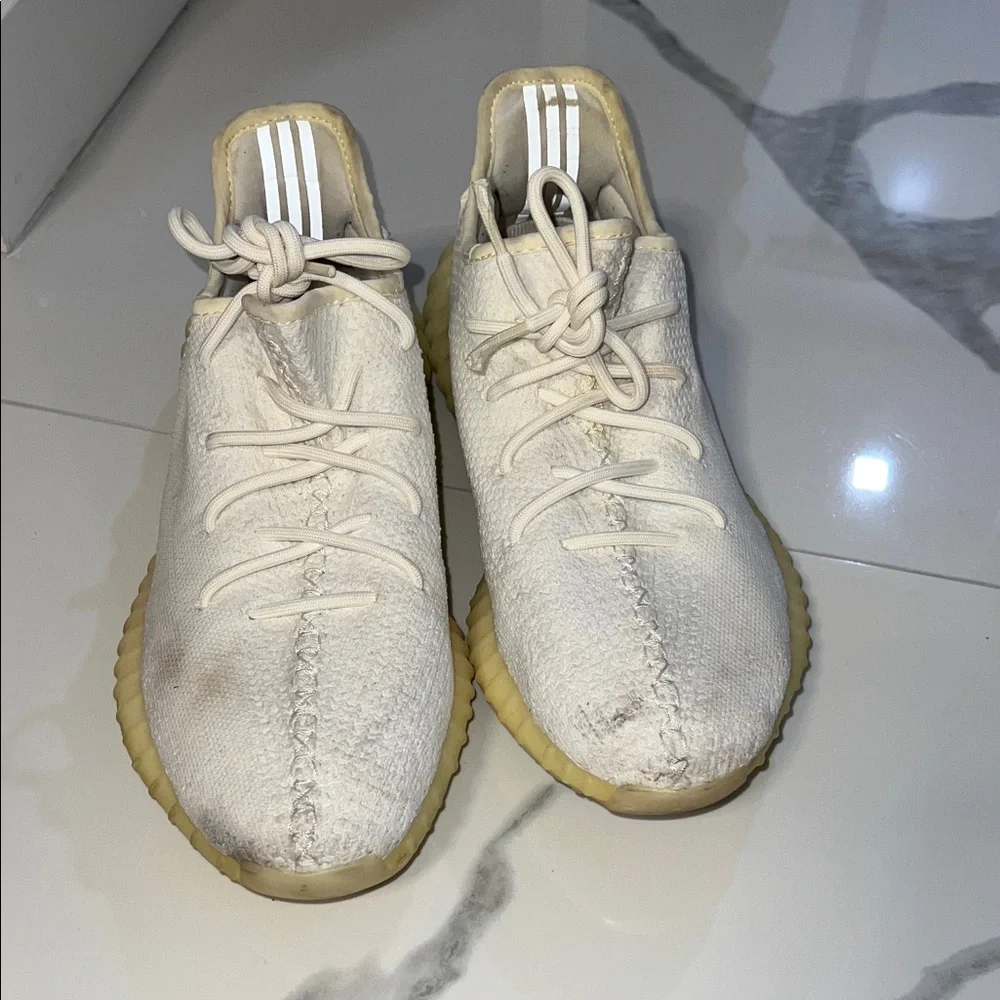 🚨SEND OFFERS🚨Adidas Yeezy Boost 350 V2 in White